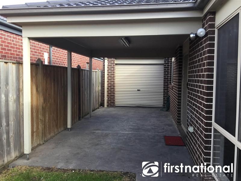 18 Blackledge Drive, Cranbourne East VIC 3977