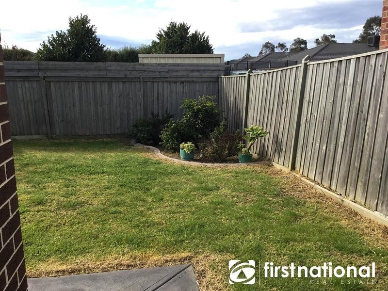 18 Blackledge Drive, Cranbourne East VIC 3977