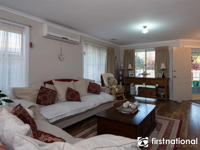 42 Insignia Crescent, Berwick VIC 3806