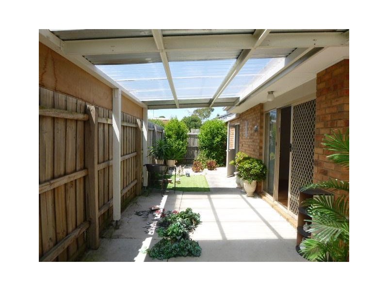 33 Warren Close, Narre Warren VIC 3805