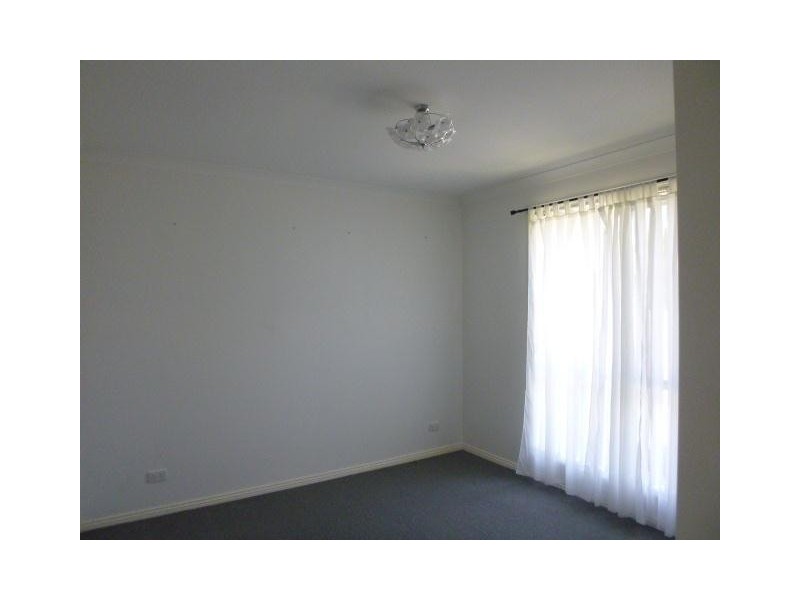 33 Warren Close, Narre Warren VIC 3805