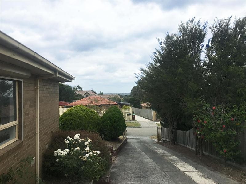 7 Castlecrag  Close, Endeavour Hills VIC 3802