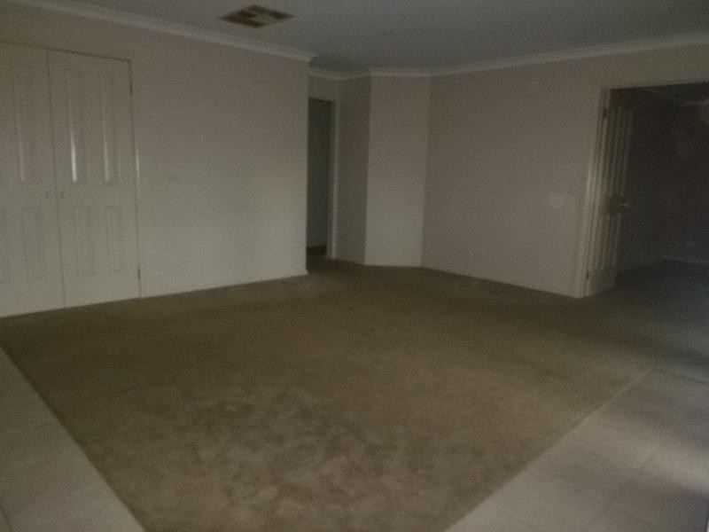 3 Hollington Way, Berwick VIC 3806