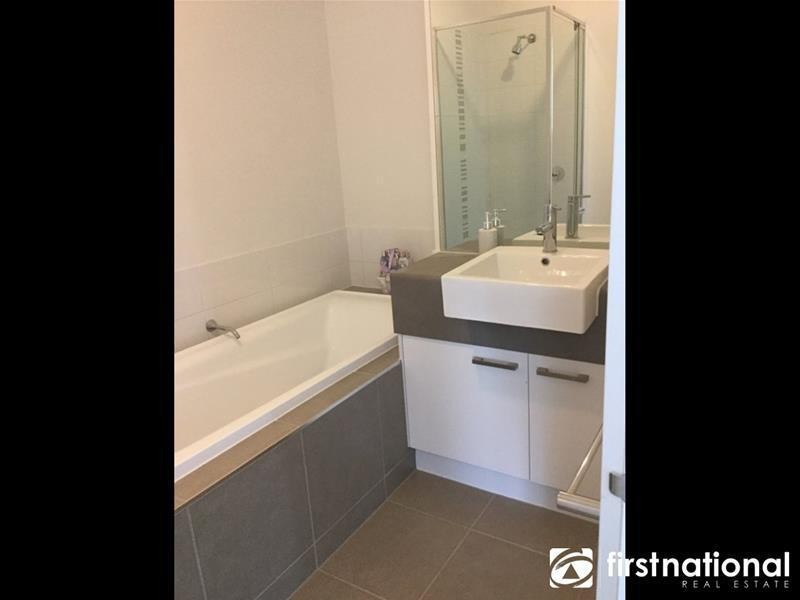 33 Atlantic Drive, Pakenham VIC 3810