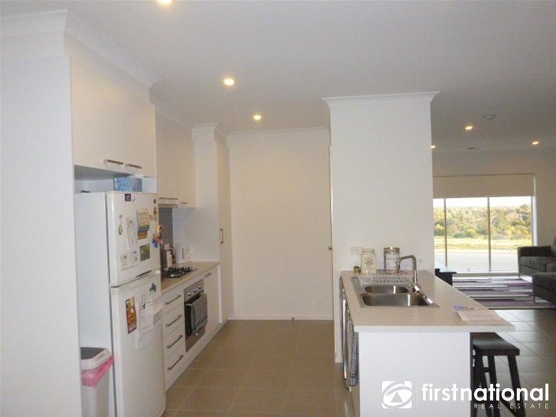 33 Atlantic Drive, Pakenham VIC 3810