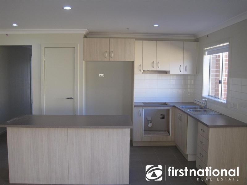 15 Markbeech Crescent, Officer VIC 3809