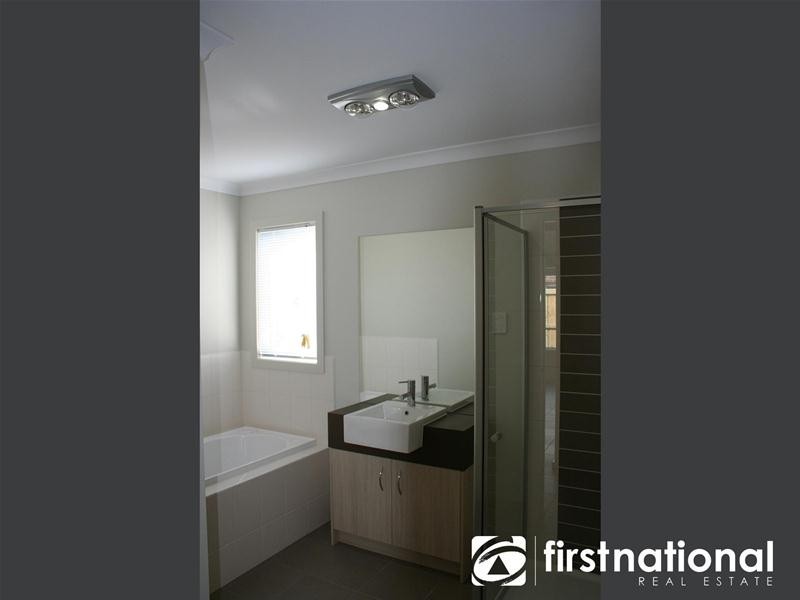 15 Markbeech Crescent, Officer VIC 3809