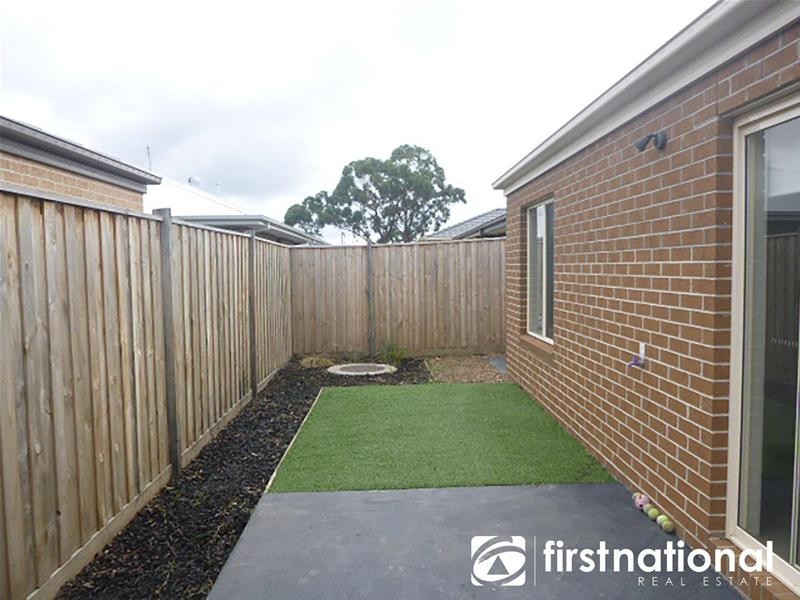 15 Markbeech Crescent, Officer VIC 3809