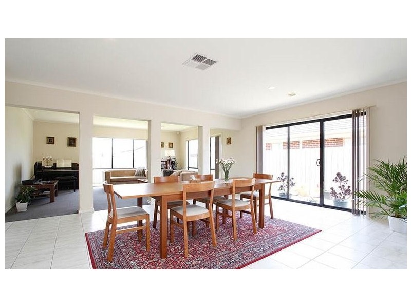 4 Cherrywood Way, Narre Warren South VIC 3805