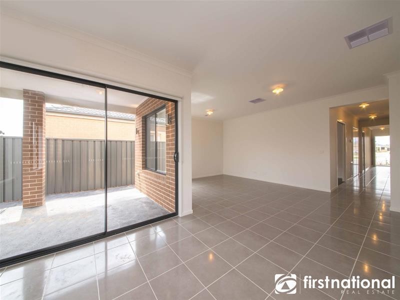 42 Bacchus Road, Cranbourne West VIC 3977