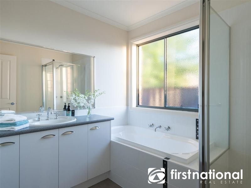 54 Lucerne  Circuit, Pakenham VIC 3810