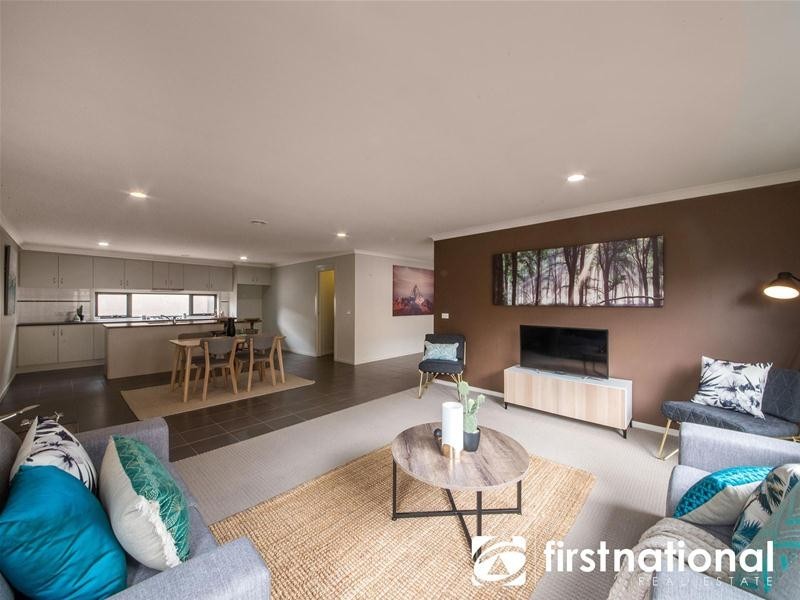 44 Kosta Boda Boulevard, Pakenham VIC 3810