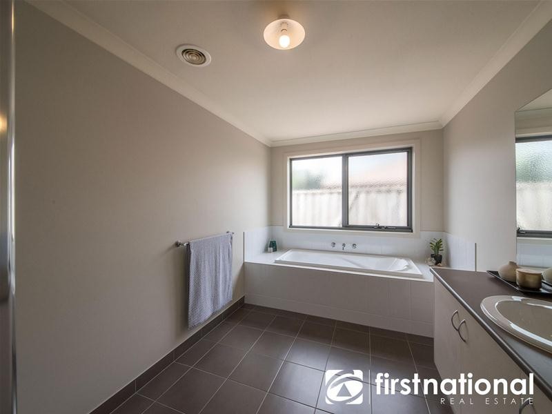 44 Kosta Boda Boulevard, Pakenham VIC 3810