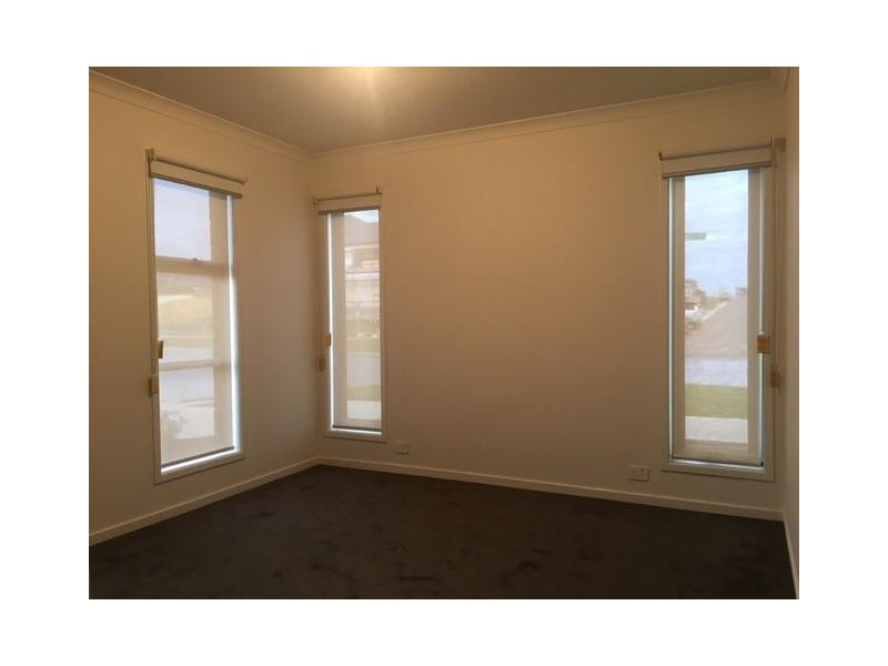 1 Westbourne Street, Clyde North VIC 3978