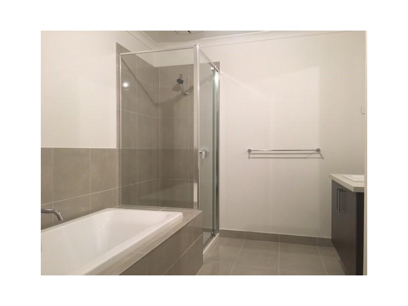 1 Westbourne Street, Clyde North VIC 3978