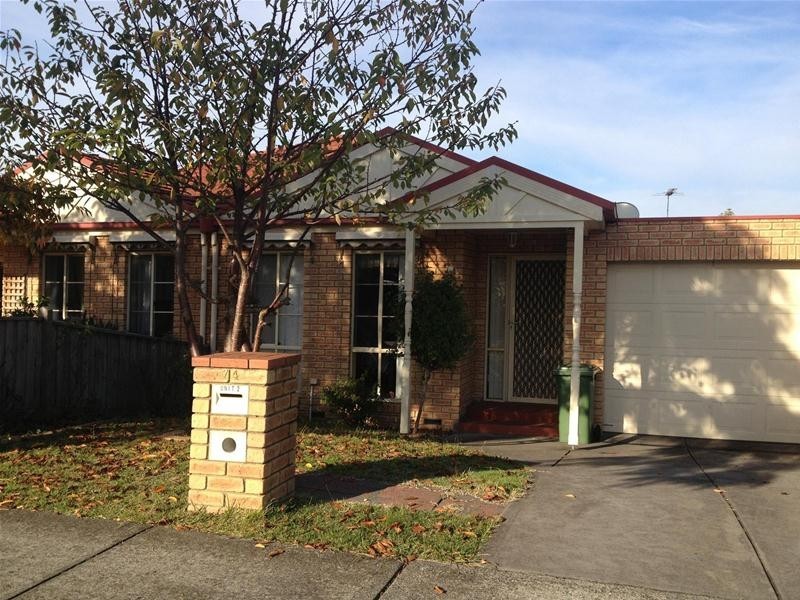 2/74 Lodge Crescent, Berwick VIC 3806