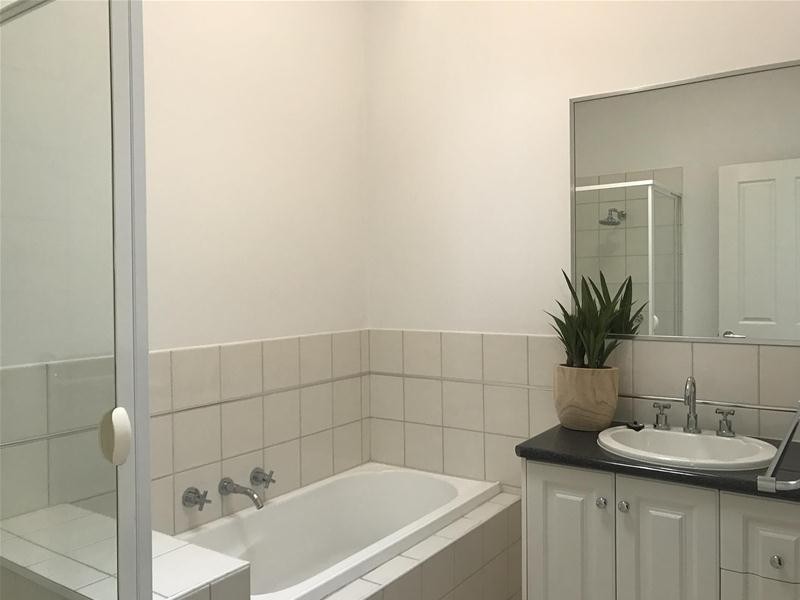 2/50 Peel Street, Berwick VIC 3806