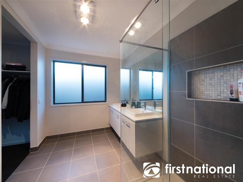 63 Empire Avenue, Drouin VIC 3818