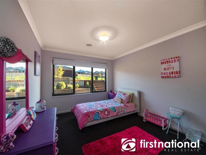 63 Empire Avenue, Drouin VIC 3818