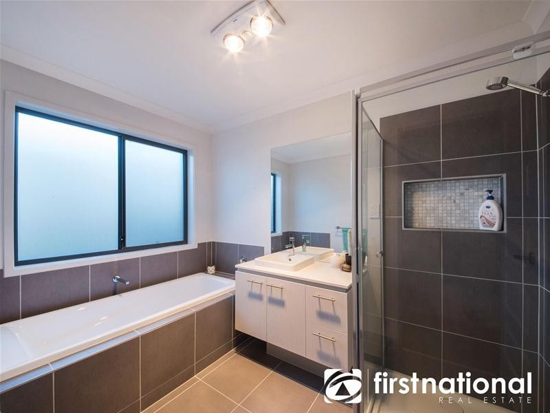 63 Empire Avenue, Drouin VIC 3818