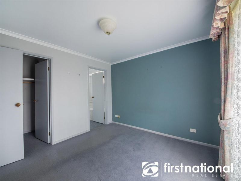 8 Crystal Gardens, Cranbourne West VIC 3977