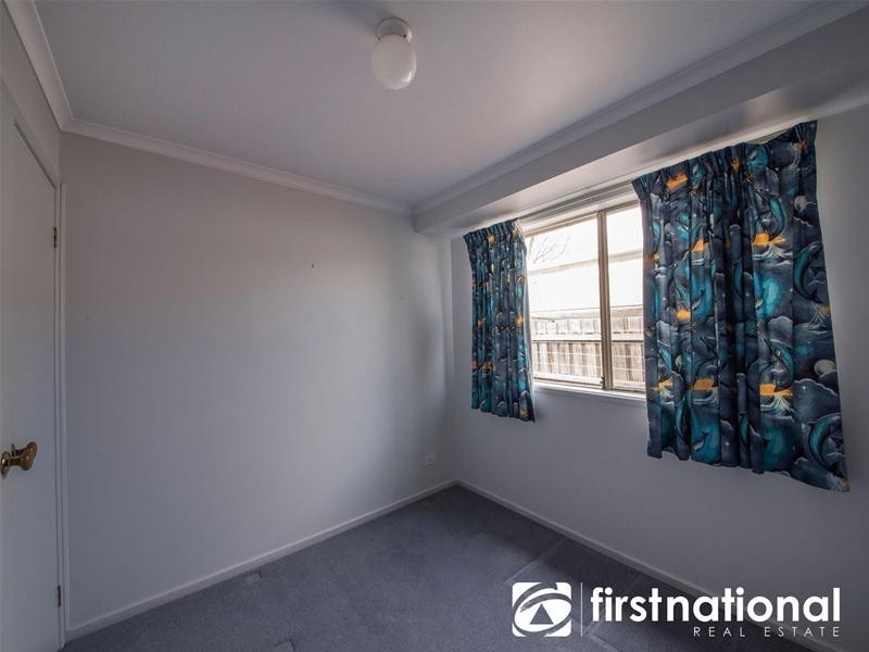 8 Crystal Gardens, Cranbourne West VIC 3977