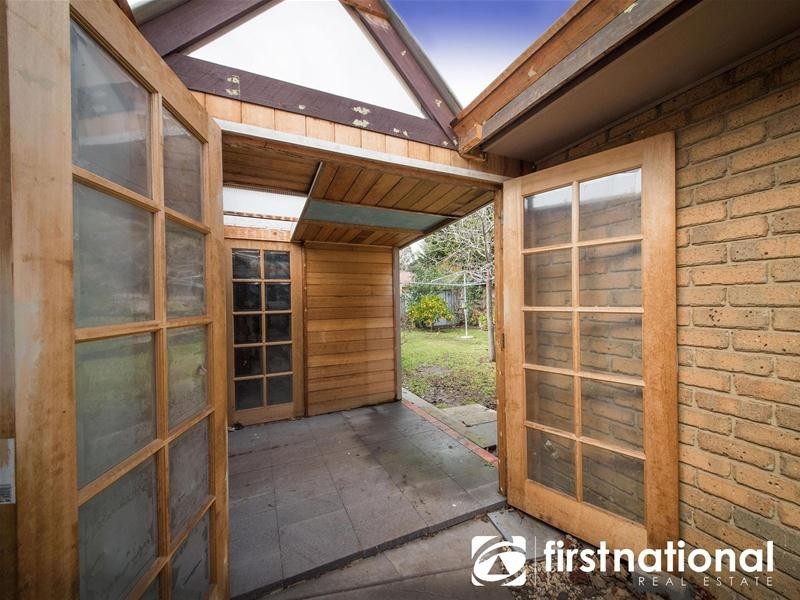 8 Crystal Gardens, Cranbourne West VIC 3977