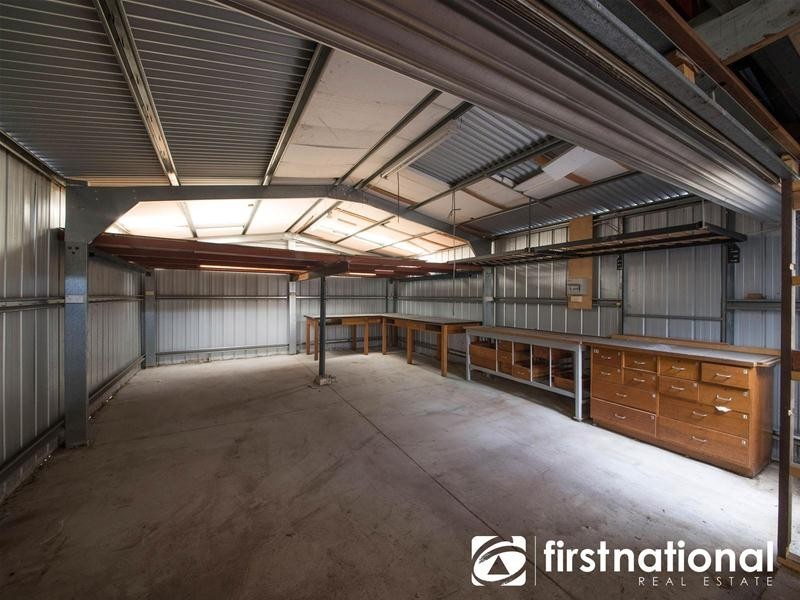 8 Crystal Gardens, Cranbourne West VIC 3977