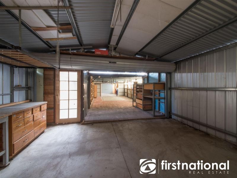 8 Crystal Gardens, Cranbourne West VIC 3977