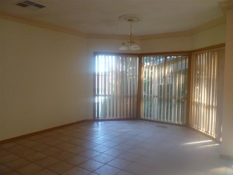 1 Kimbarra Drive, Berwick VIC 3806