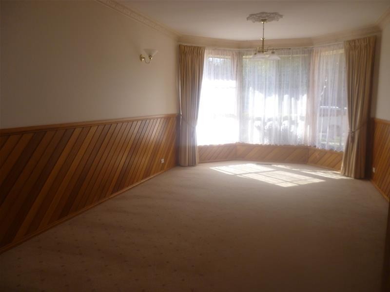 1 Kimbarra Drive, Berwick VIC 3806