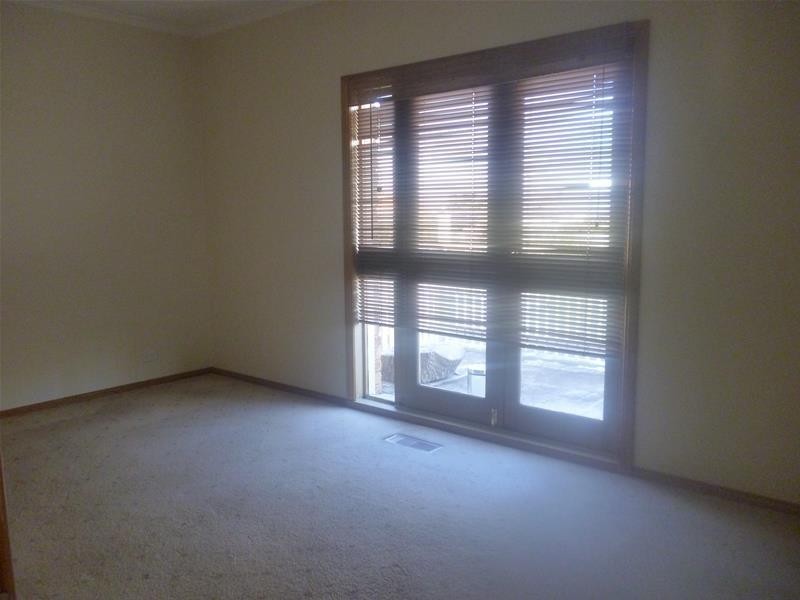 1 Kimbarra Drive, Berwick VIC 3806