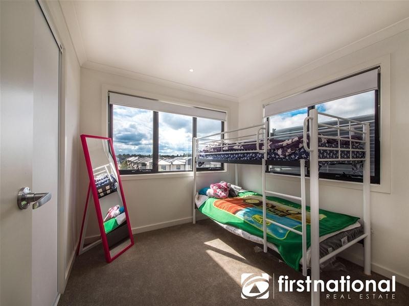 20/17 Edgeware Close, Pakenham VIC 3810