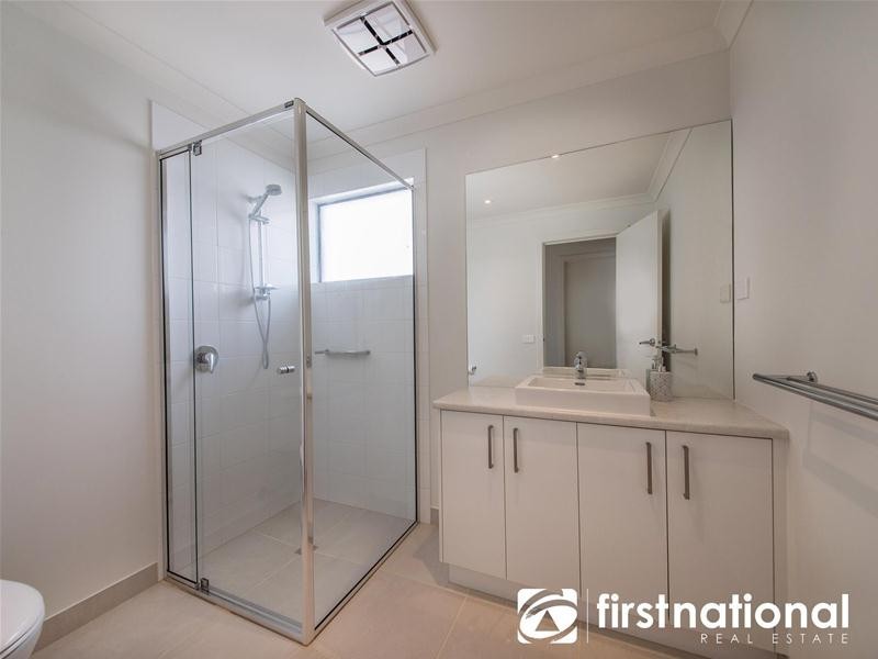 20/17 Edgeware Close, Pakenham VIC 3810