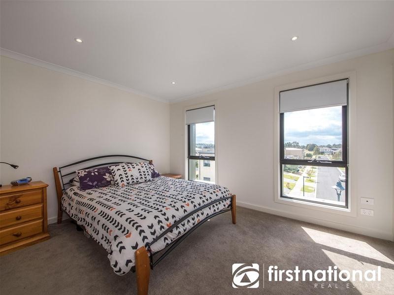 20/17 Edgeware Close, Pakenham VIC 3810