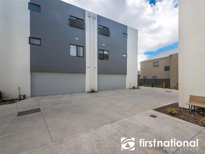 20/17 Edgeware Close, Pakenham VIC 3810