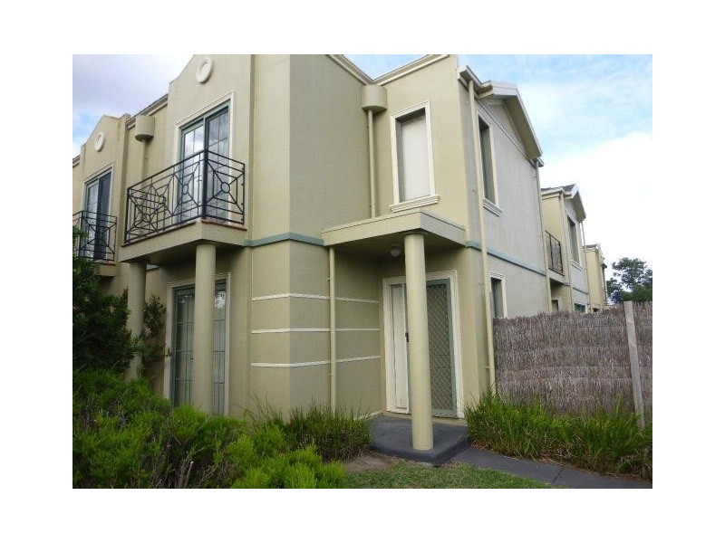 2 Fieldhouse Lane, Berwick VIC 3806