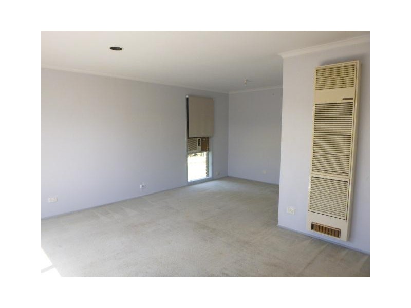 4 Harvey Court, Hampton Park VIC 3976