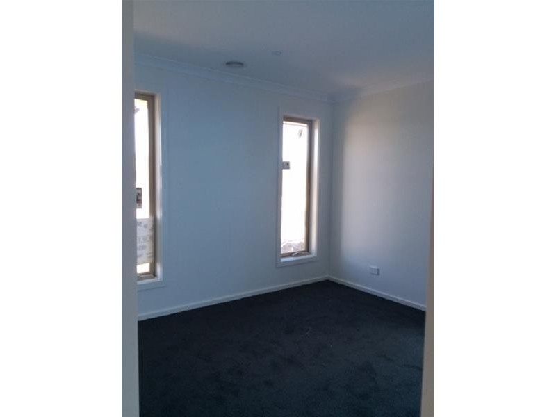 11 Heathcote Grove, Officer VIC 3809