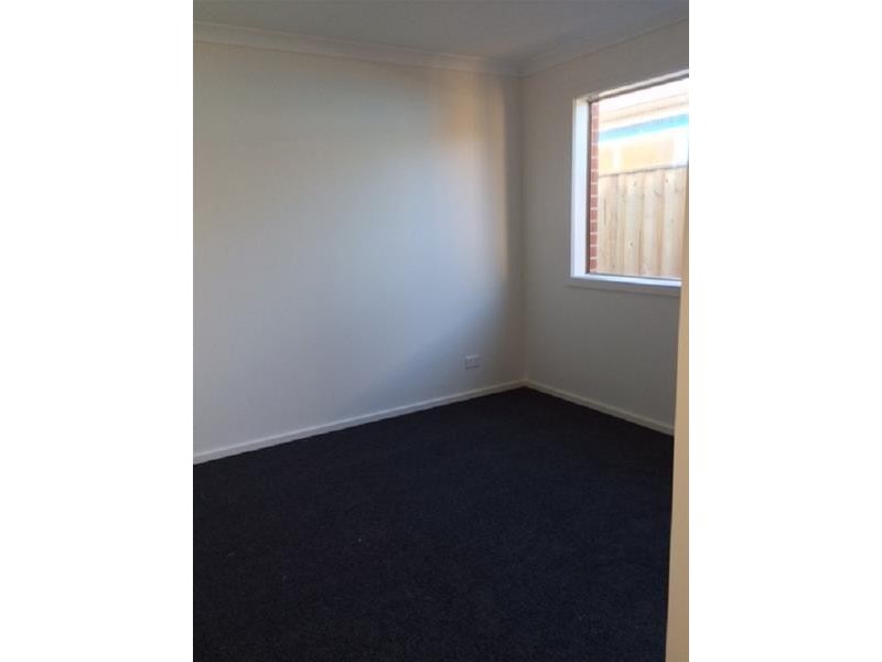 11 Heathcote Grove, Officer VIC 3809