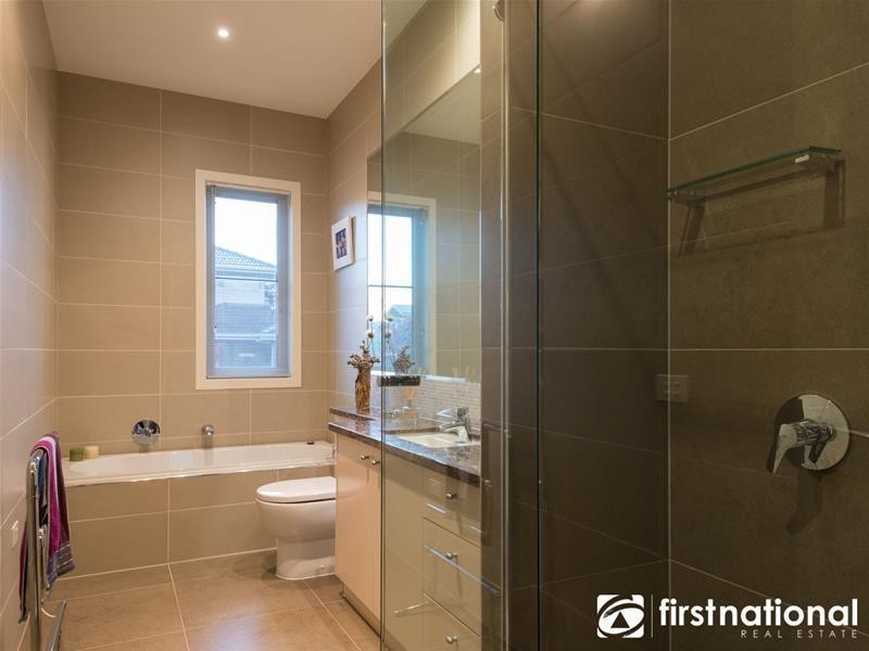 4/48 Langmore Lane, Berwick VIC 3806