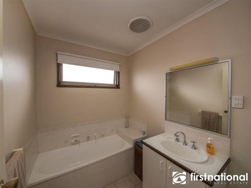 40 Insignia Crescent, Berwick VIC 3806