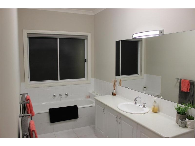 3 Bellerive Avenue, Officer VIC 3809