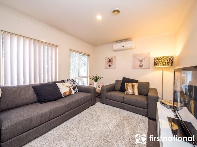 6 Melzak Way, Berwick VIC 3806