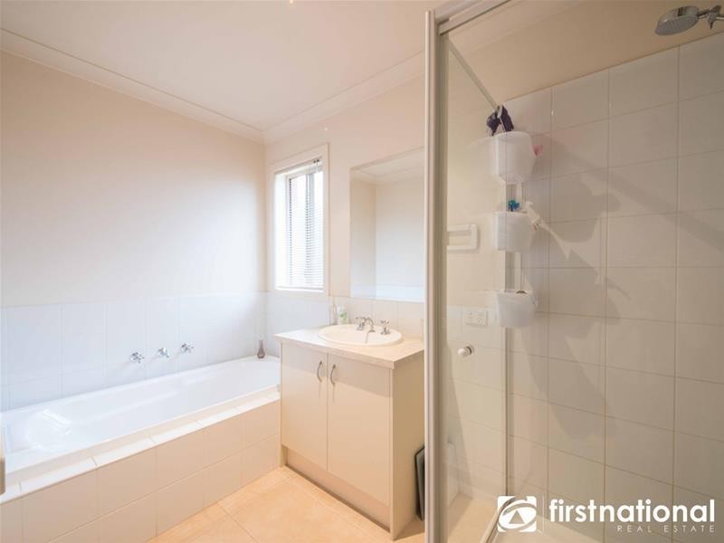 6 Melzak Way, Berwick VIC 3806