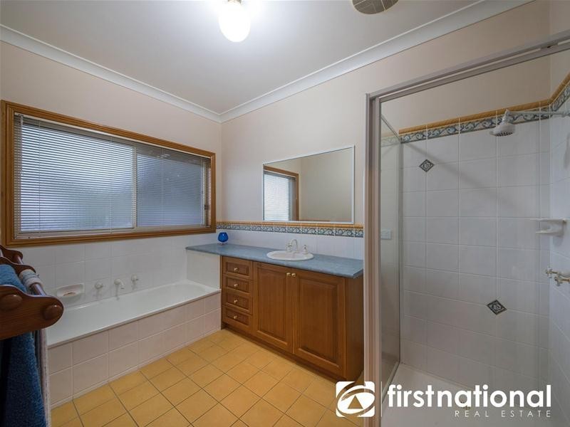 24 Baltaser Drive, Pakenham VIC 3810