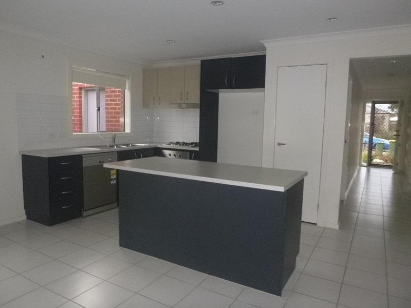 10 Markbeech Crescent, Officer VIC 3809