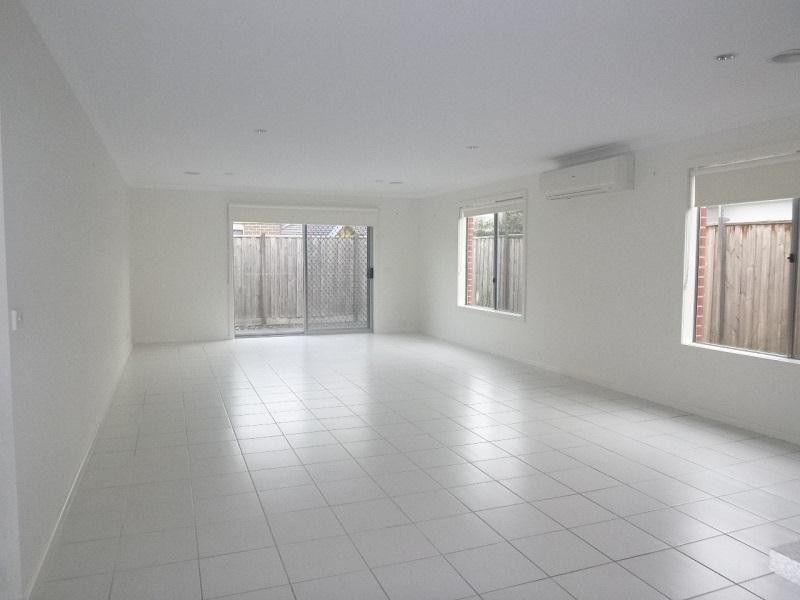 10 Markbeech Crescent, Officer VIC 3809