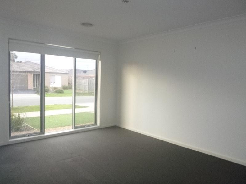 10 Markbeech Crescent, Officer VIC 3809