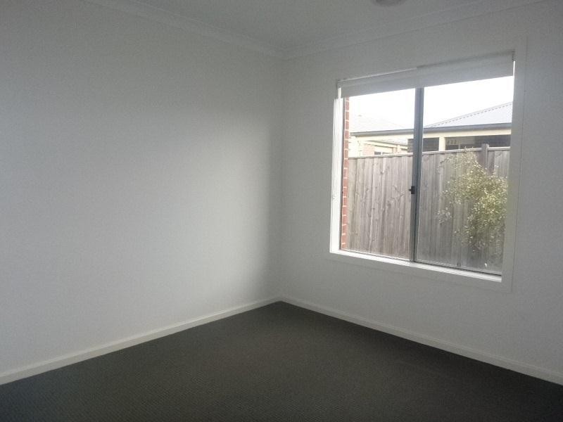 10 Markbeech Crescent, Officer VIC 3809